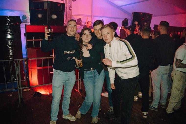Tanzalarm Gruppe 035