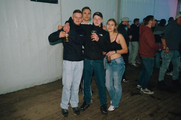 Tanzalarm Gruppe 016