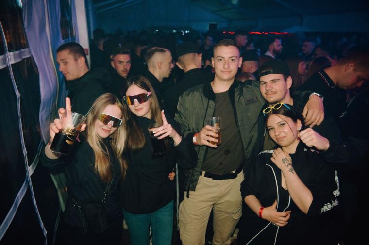 Tanzalarm Gruppe 015