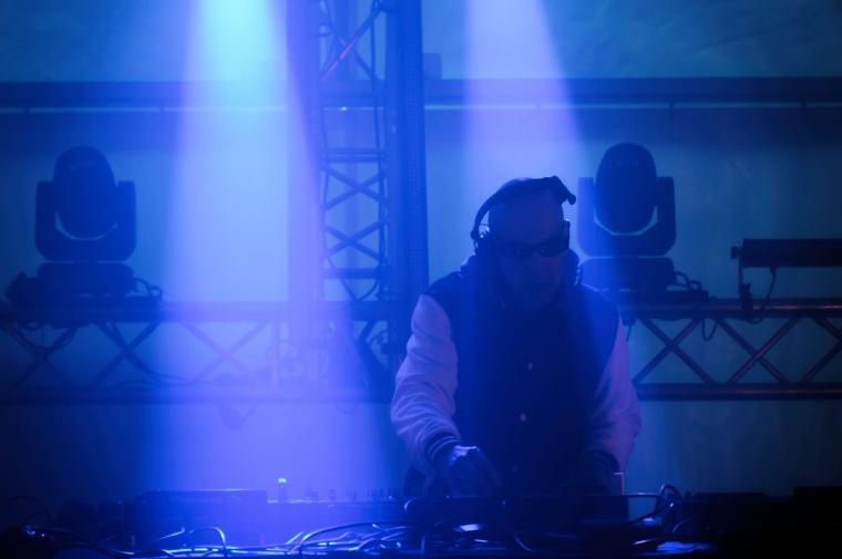 Tanzalarm 048