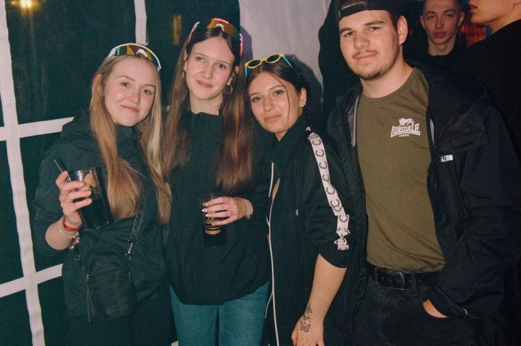 Tanzalarm Gruppe 012