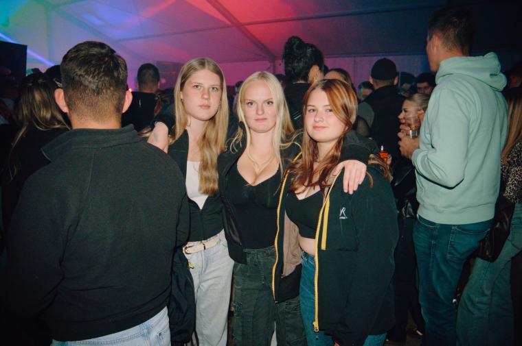 Tanzalarm Gruppe 008